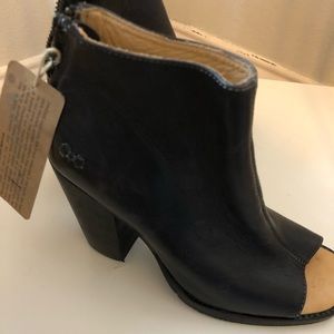 Bedstu Onset Peep Toe Black Leather Heeled Boots